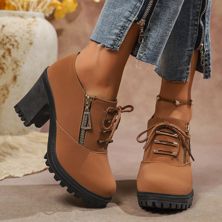 Damen nan elegante Schnür-Booties mit robustem Profilabsatz, seitlichem Reißverschluss und dekorativem Anhänger Drune