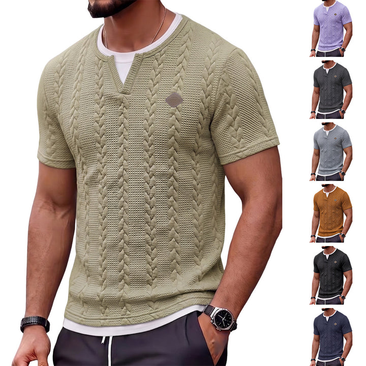Herren nan texturiertes Kurzarmshirt mit geprägter Zopfstruktur, V‑Einsatz am Rundhals und Lagenlook Drune