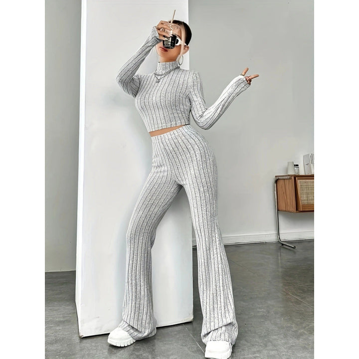 Damen Zweiteiliges Set mit hochgeschlossenem Pullover und ausgestellter Hose Drune