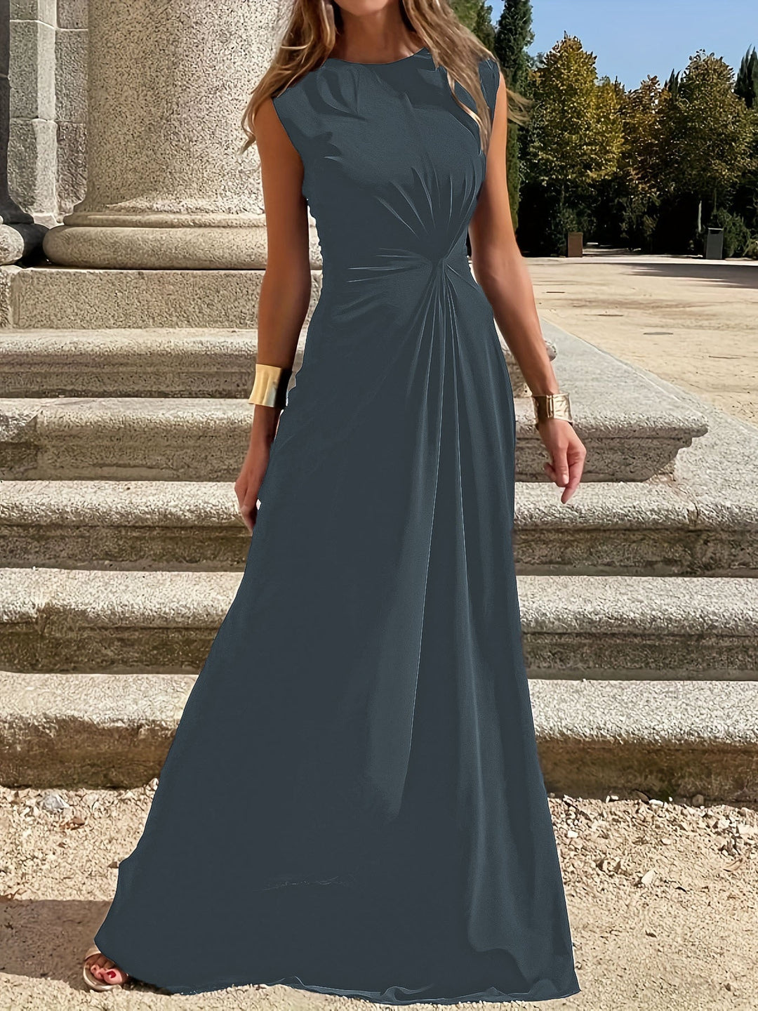 Damen Elegantes Maxikleid mit Raffungen und Rundhalsausschnitt Drune