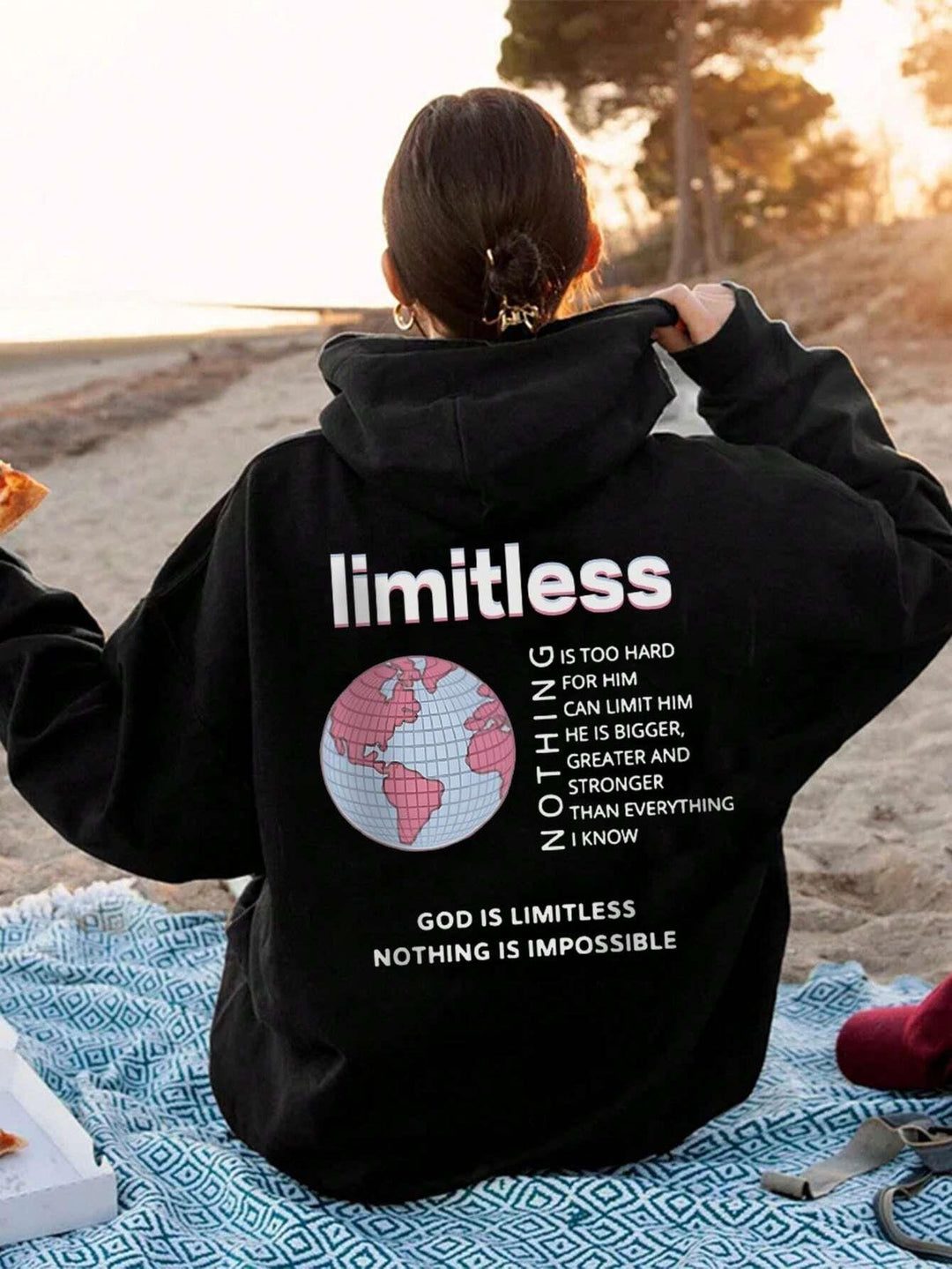 Damen Kapuzenpullover mit limitierendem Statement und Weltkarte Drune