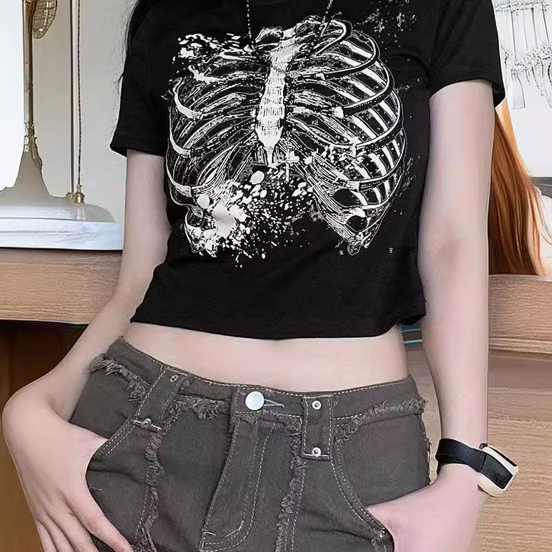 Damen Crop-T-Shirt mit verspieltem Lippenmotiv und modernem Schriftzug Drune