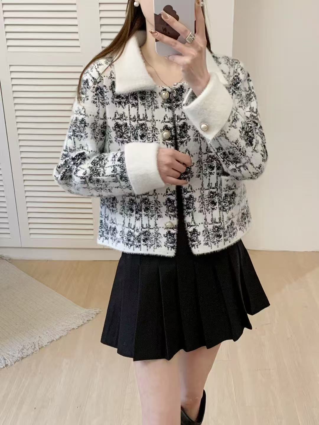 Damen Stylische Strickjacke mit Perlenknöpfen und kragen Drune