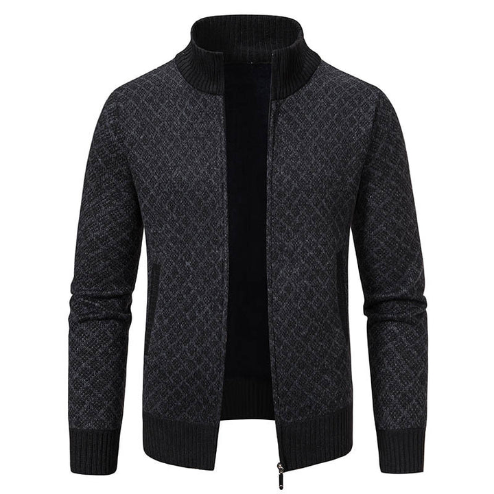 Herren Strickjacke mit modernem Zopfdesign und hohem Stehkragen Drune
