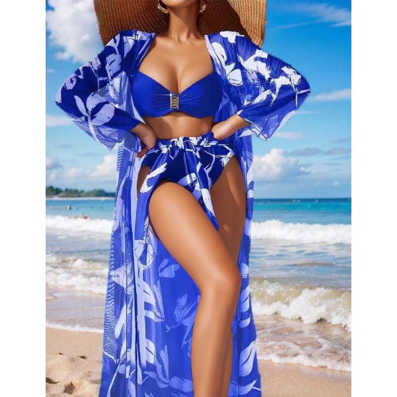 Damen Bikini-Set mit floralem Überrock und stilvollem Bandeau-Oberteil Drune