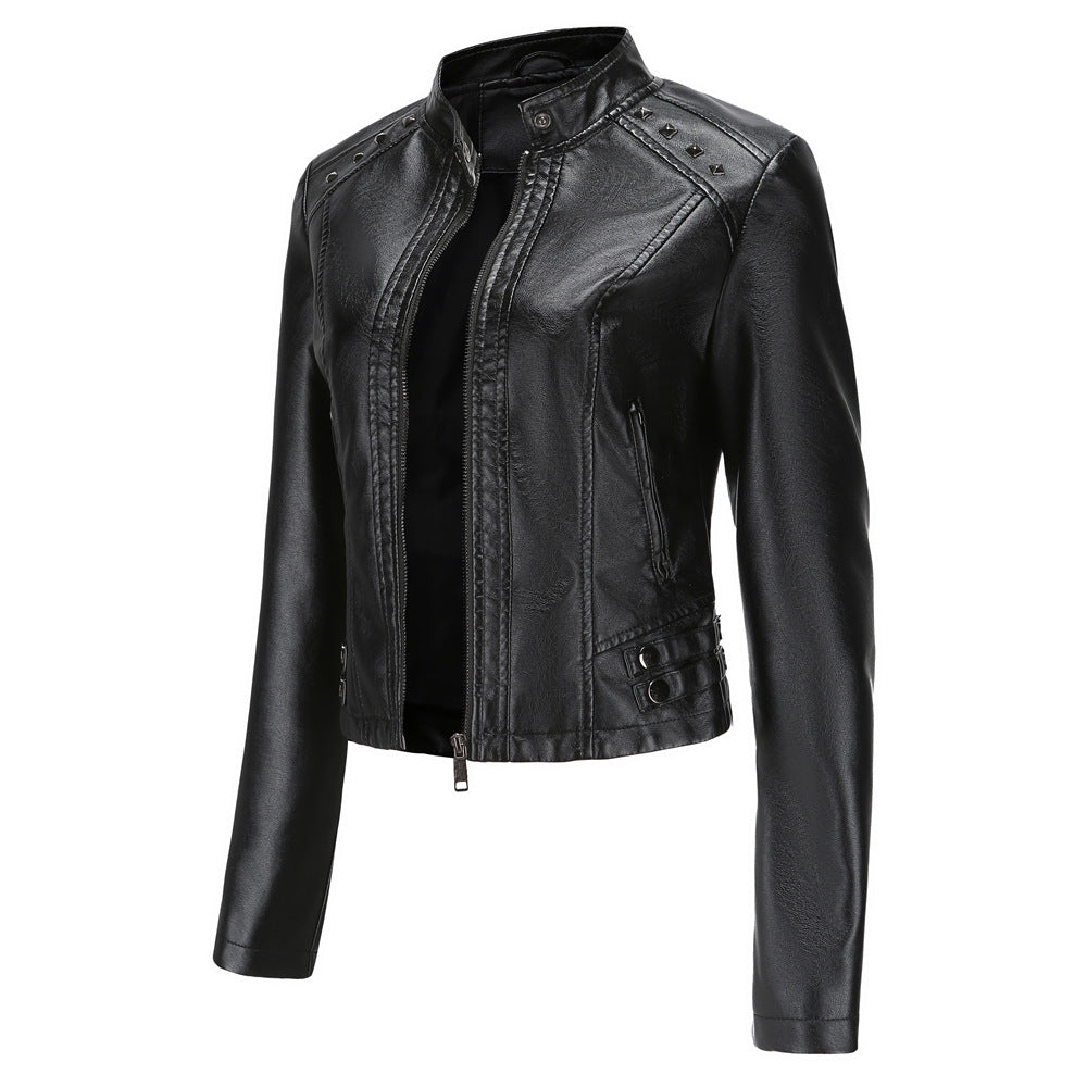 Damen nan kurze taillierte Kunstlederjacke mit Nietenbesatz und Stehkragen Drune