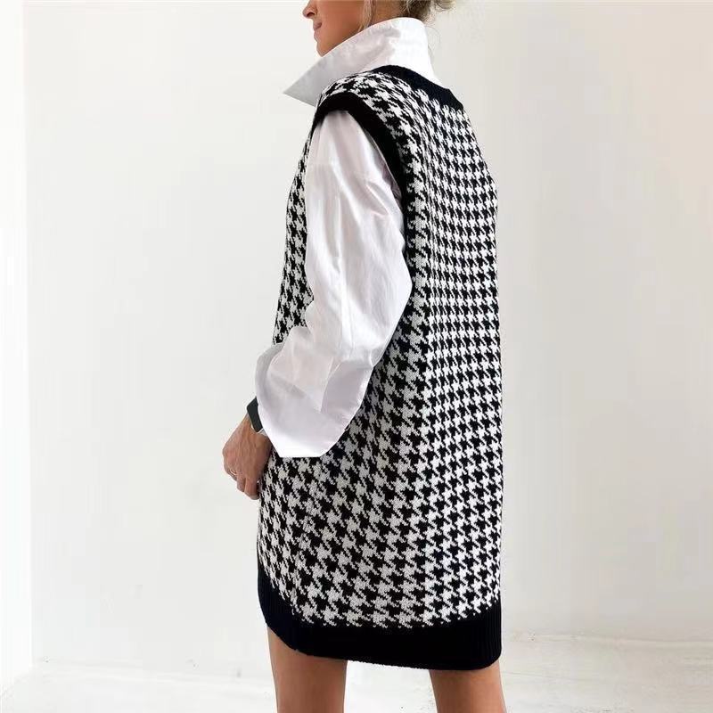 Damen Strickkleid im klassischen Hahnentrittmuster mit V-Ausschnitt und modernem Schnitt Drune