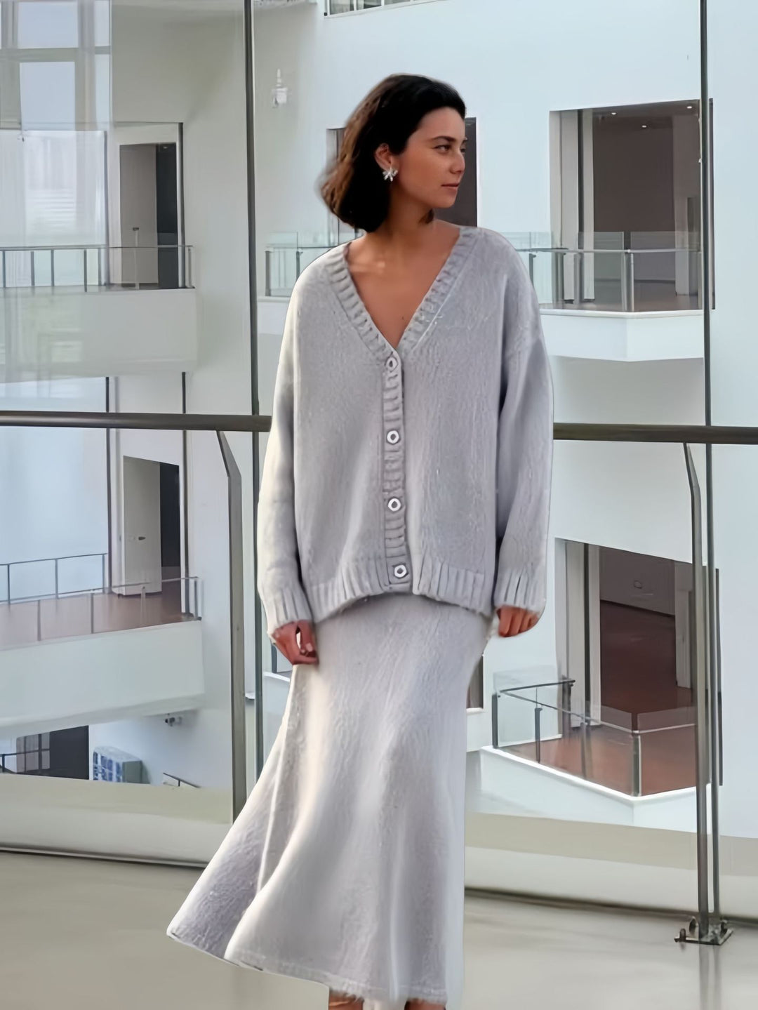 Damen Oversized Strickjacke mit tiefem V-Ausschnitt und großen Knöpfen Drune