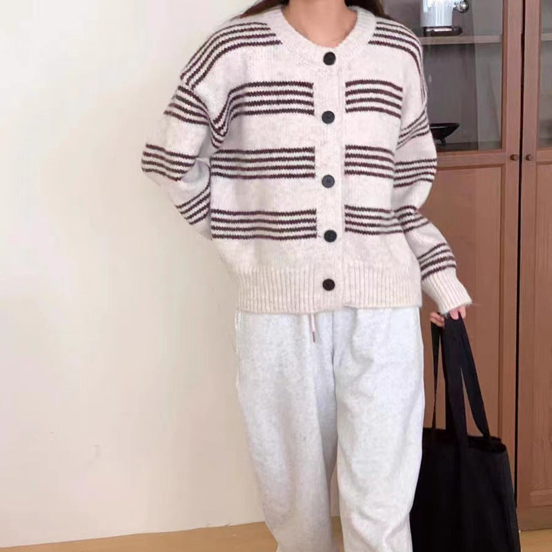 Damen modische Strickjacke mit feiner Streifenstruktur und dekorativen Knöpfen Drune