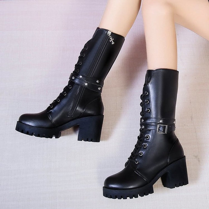 Damen nan mittelhohe Schnürstiefel mit Profilsohle, Blockabsatz und Ziergurt Drune
