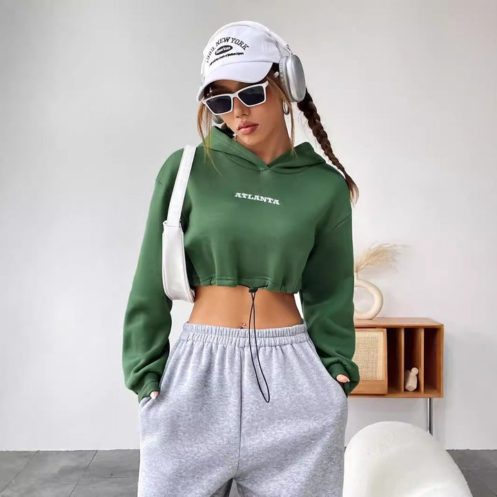 Damen cropped Hoodie mit gesticktem Schriftzug und Kordelzug Drune