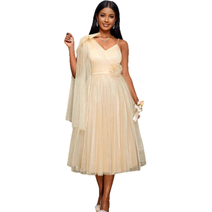 Damen glamouröses Cocktailkleid mit voluminösem Überwurf und floralen Akzenten Drune