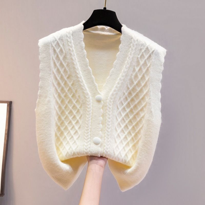Damen Strickweste mit dekorativem Zopfmuster und Knopfdetails Drune