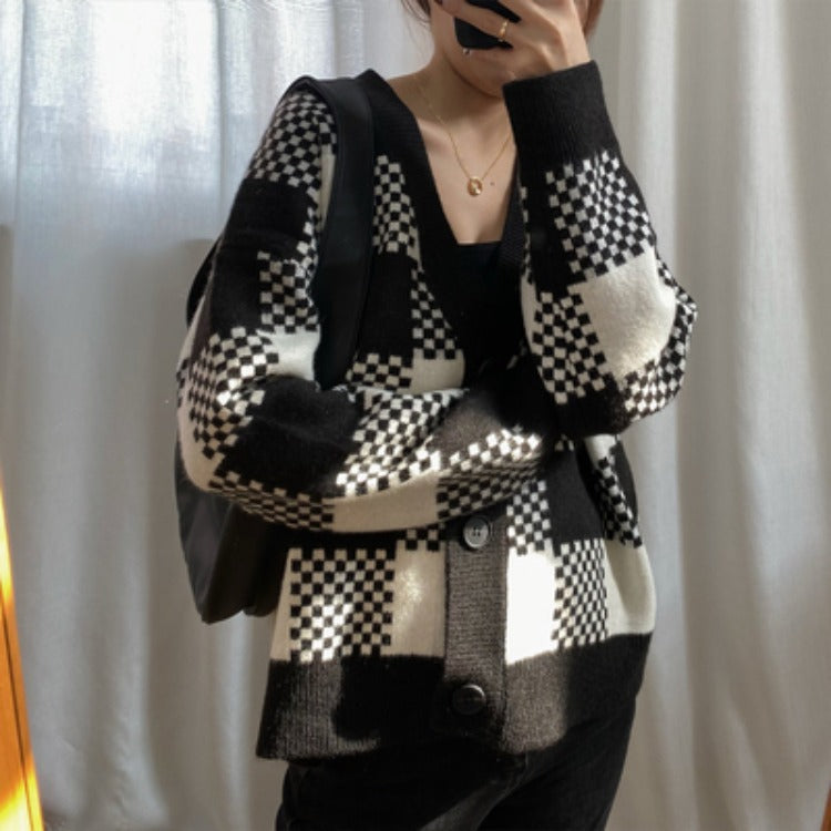 Damen Grobstrick Cardigan mit kontrastierendem Karomuster und Knopfdetails Drune