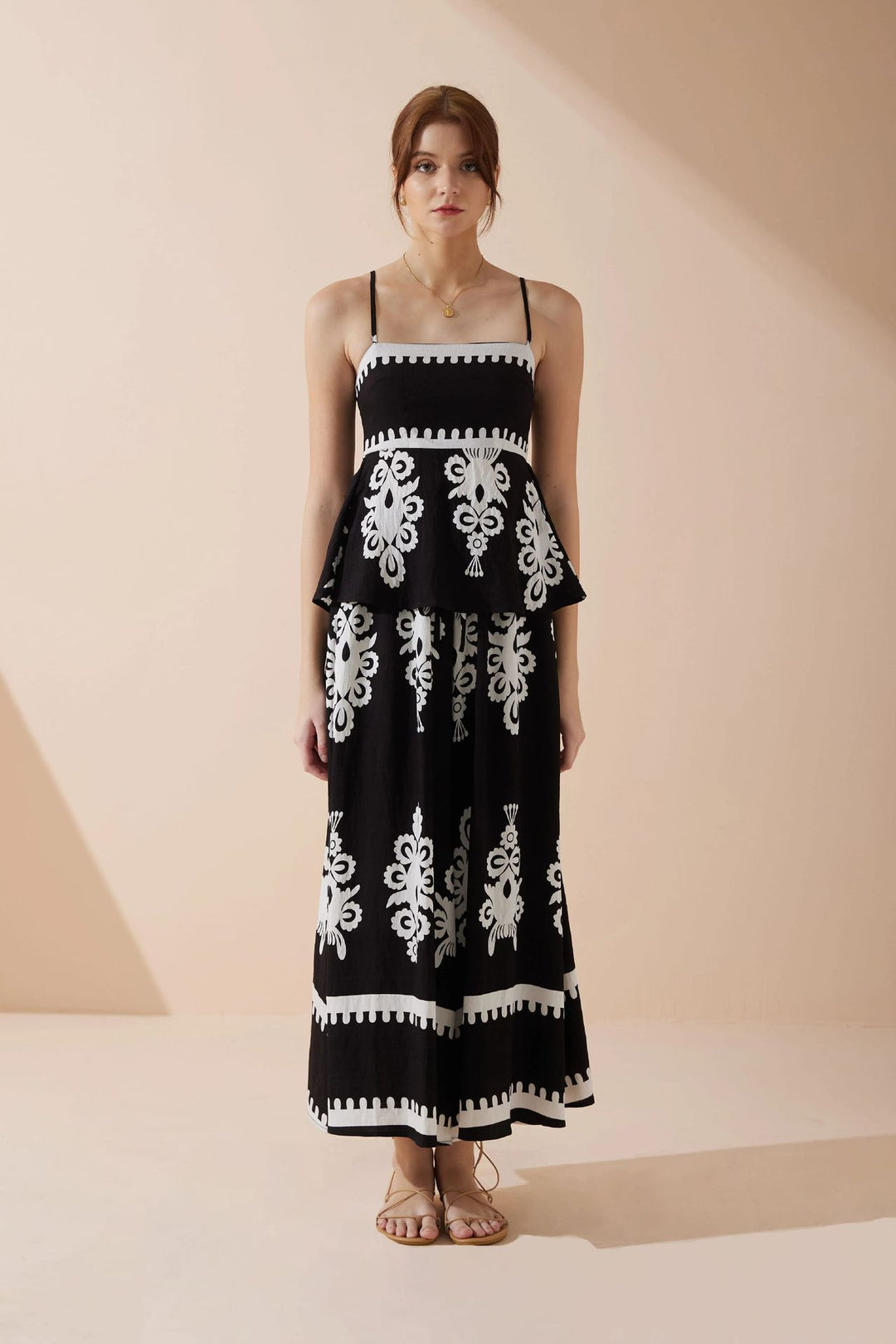 Damen Peplum-Top mit zarten Trägern und kunstvollem Muster Drune