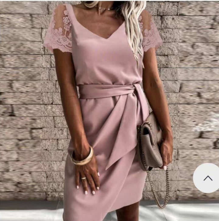 Damen Elegantes Kleid mit Spitzenärmeln und Wickelgürtel Drune