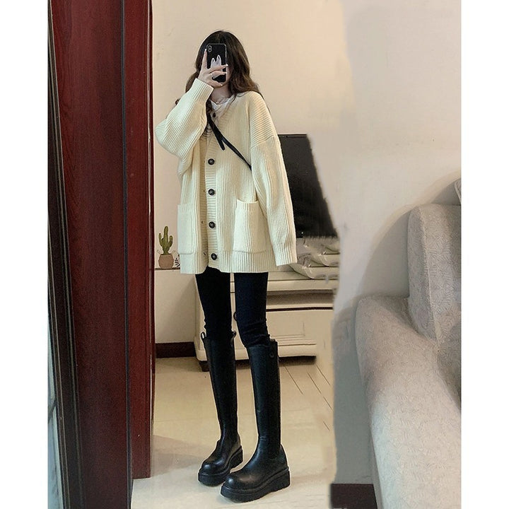Damen Grobstrickjacke mit großen Taschen und Knopfdetails Drune