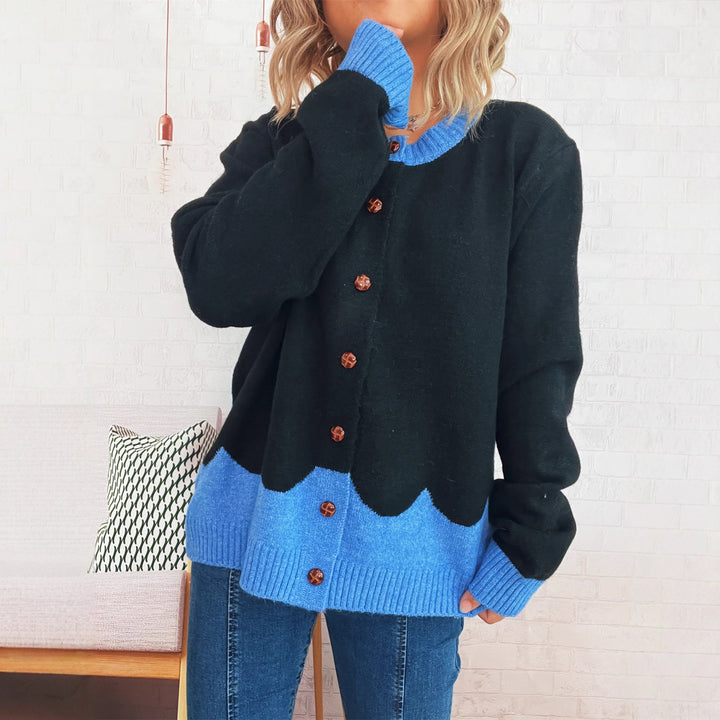 Damen kuschelige Strickjacke mit kontrastierenden Bündchen und Knopfdetails Drune