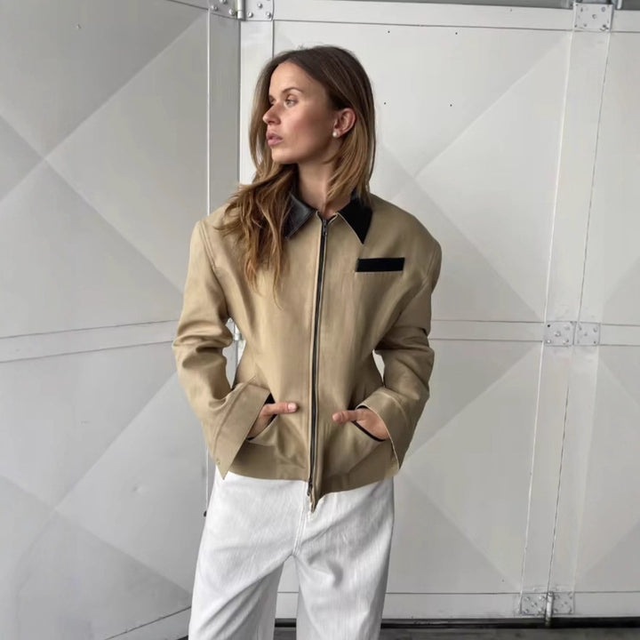 Damen Designer Steppjacke mit aufregendem Kontrastkragen und minimalistischen Taschen Drune