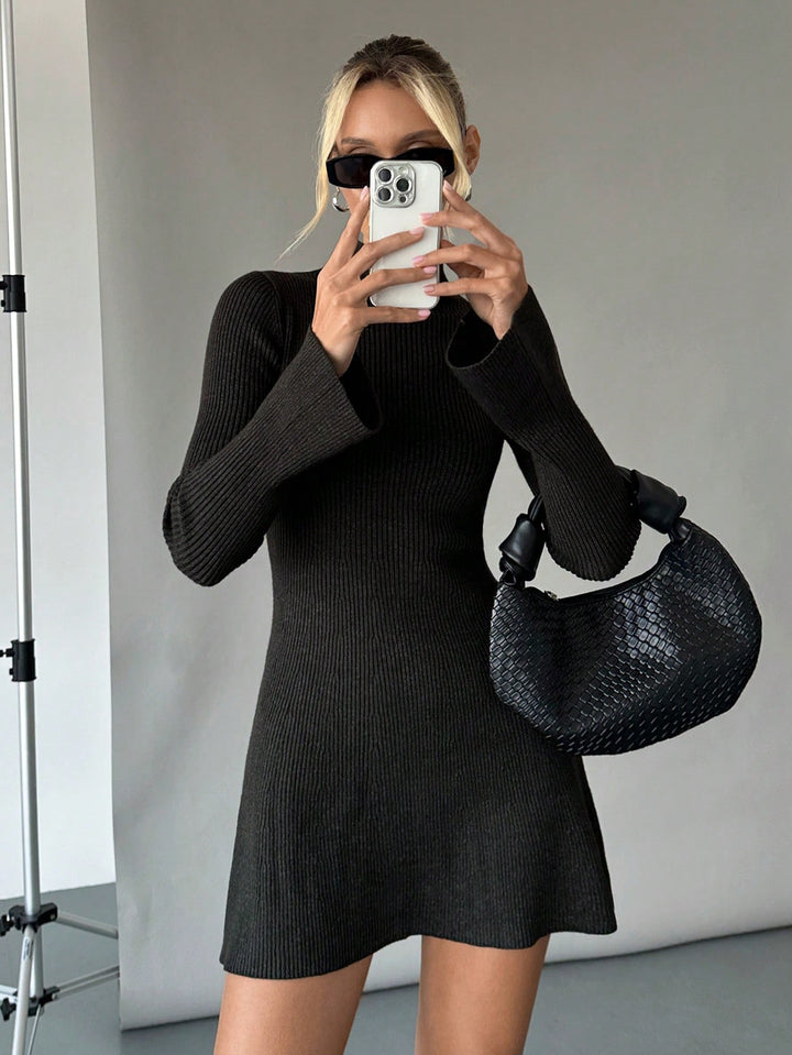 Damen figurbetontes Strickkleid mit einem einzigartigen Rippdesign Drune
