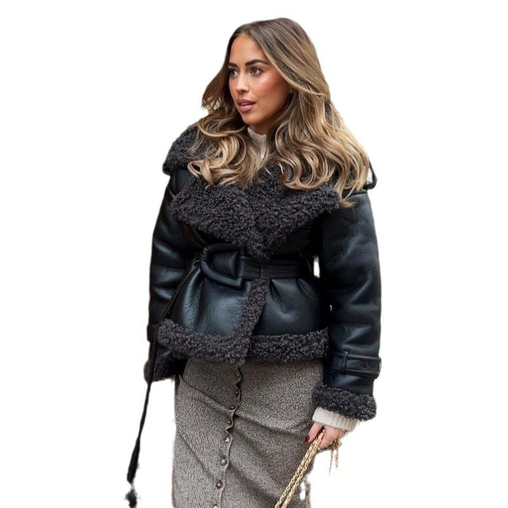 Damen Kunstlederjacke mit teddyähnlicher Innenausstattung und eleganter Gürtelbindung Drune