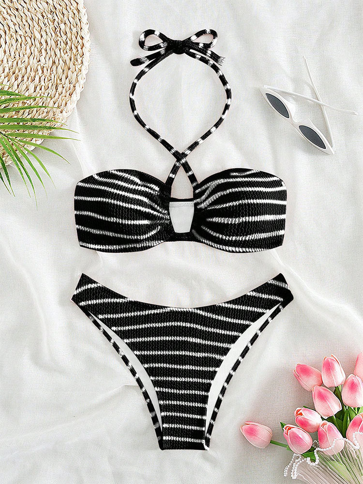Damen Bandeau-Bikini mit zeitlosem Streifenmuster und eleganter Schnürung Drune