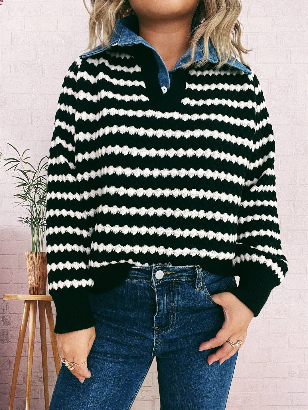 Damen Strickpullover mit tiefem V-Ausschnitt und markantem Streifenmuster Drune
