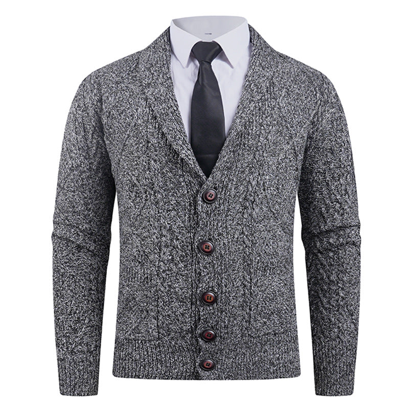Herren nan Strickcardigan mit Schalkragen, Zopfmuster, aufgesetzten Taschen und Knopfleiste Drune