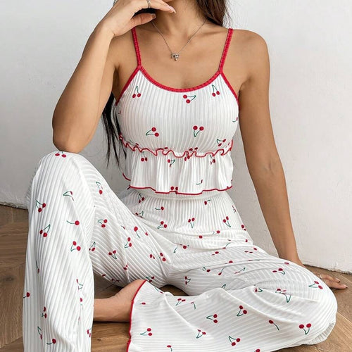Damen Schlafanzug-Set mit fruchtigem Erdbeer-Muster und Rüschendetails Drune