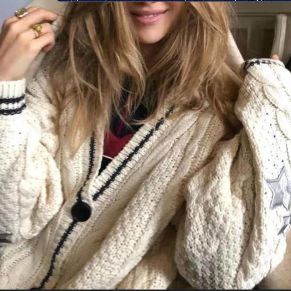 Damen Grobstrickjacke mit Sternen-Details und dekorativen Knöpfen Drune