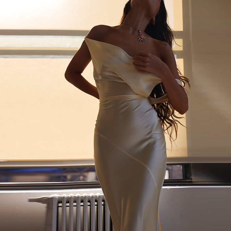 Damen Elegantes Satin-Maxikleid mit asymmetrischem Oberteil und fließendem Schnitt Drune