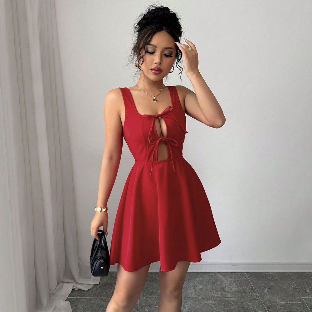 Damen Minikleid mit elegantem Ausschnitt und verspieltem Bindedetail Drune