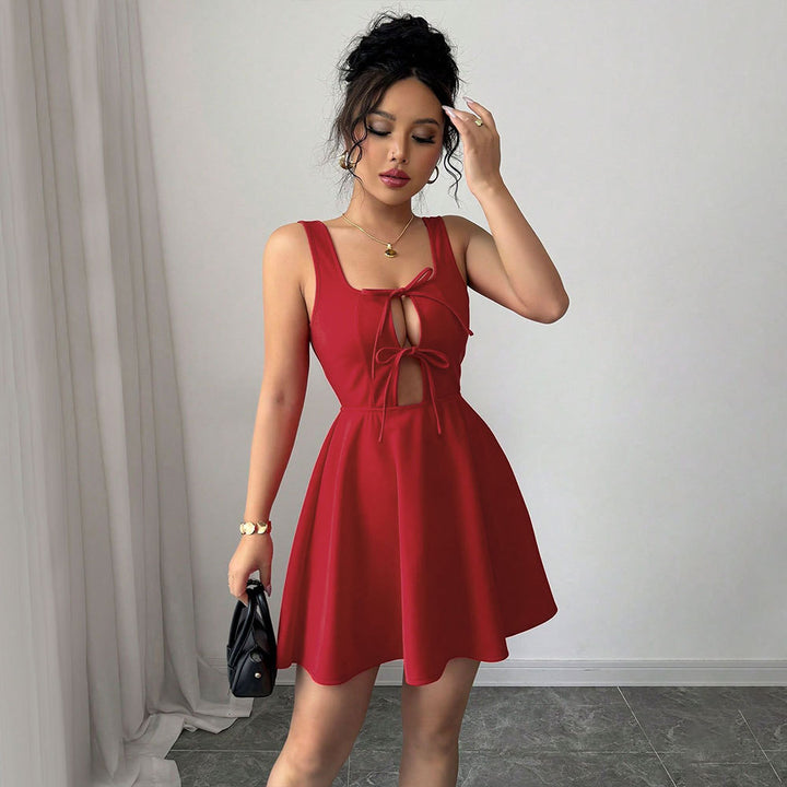 Damen Minikleid mit elegantem Ausschnitt und verspieltem Bindedetail Drune
