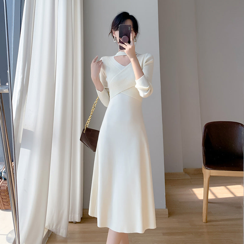 Damen Strickkleid mit offener Schulterpartie und elegantem V-Ausschnitt Drune