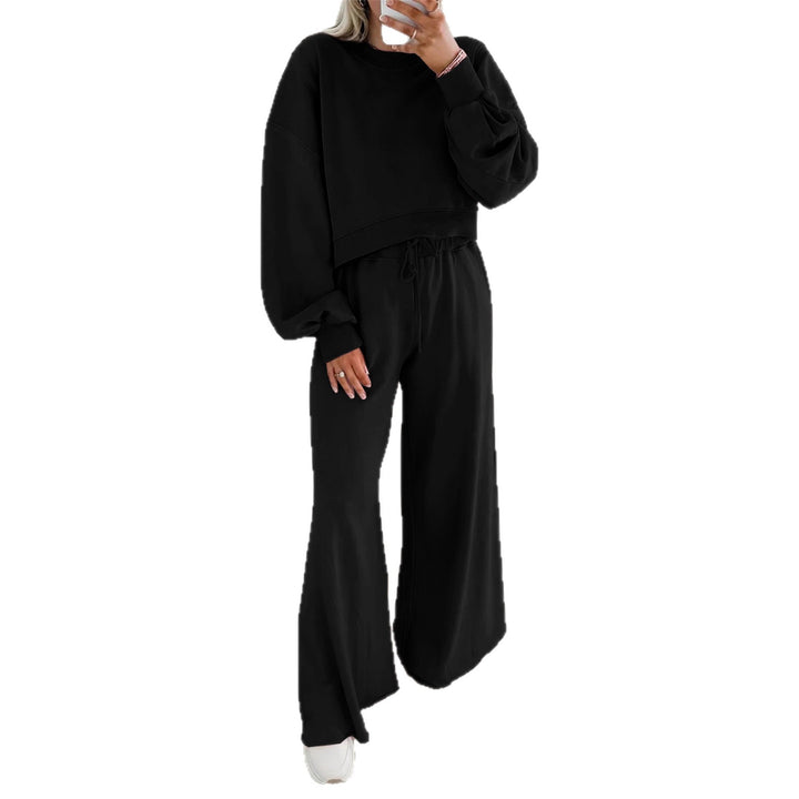 Damen gemütliches Sport-Set mit lässigem cropped Sweatshirt und weitem Hosen Schnitt Drune
