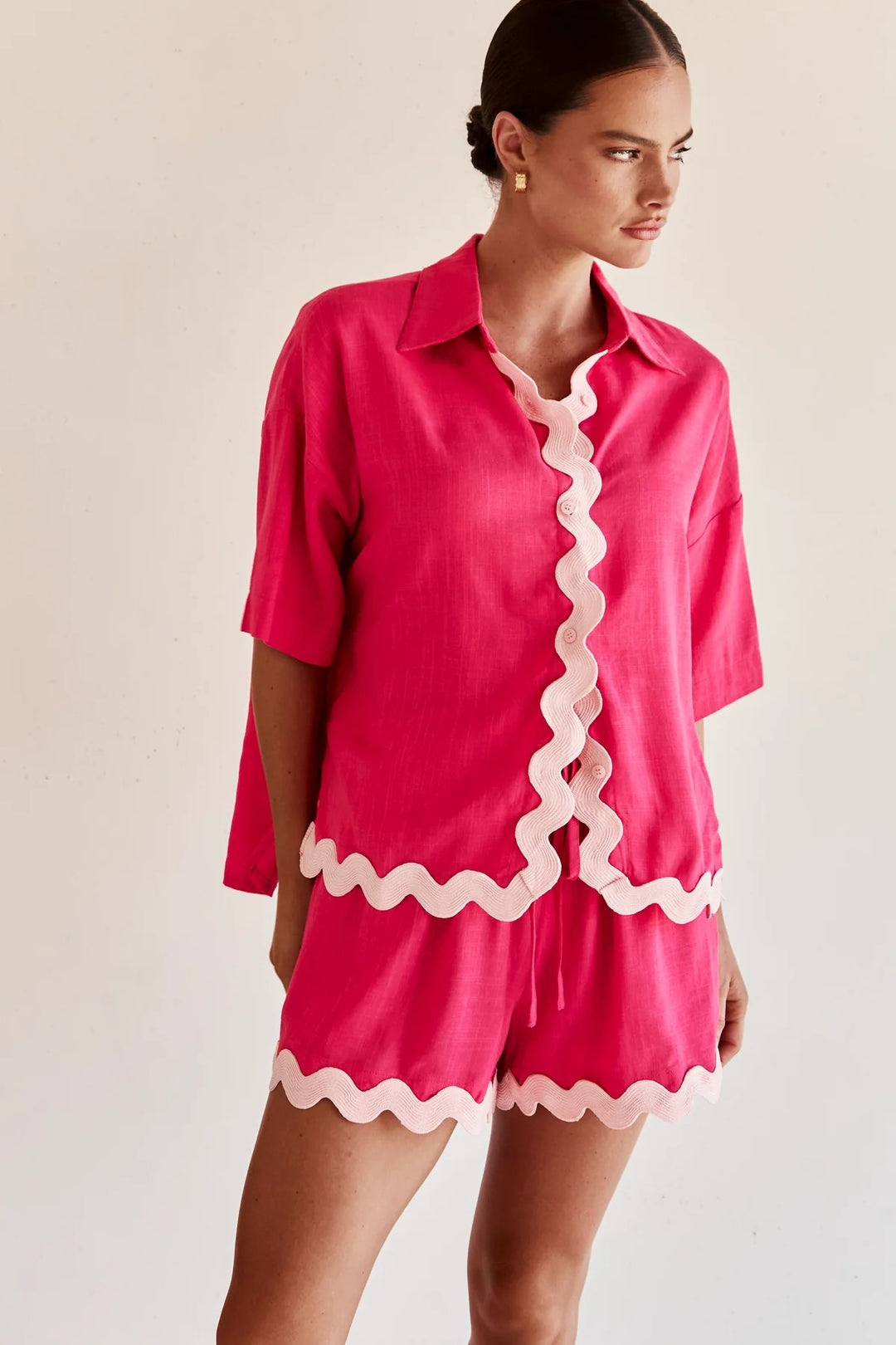 Damen Freizeit Set mit stylischem Kurzarm-Hemd und lässigen Shorts Drune