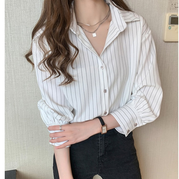 Damen Bluse mit feinen Streifen und modernen Knopfdetails Drune