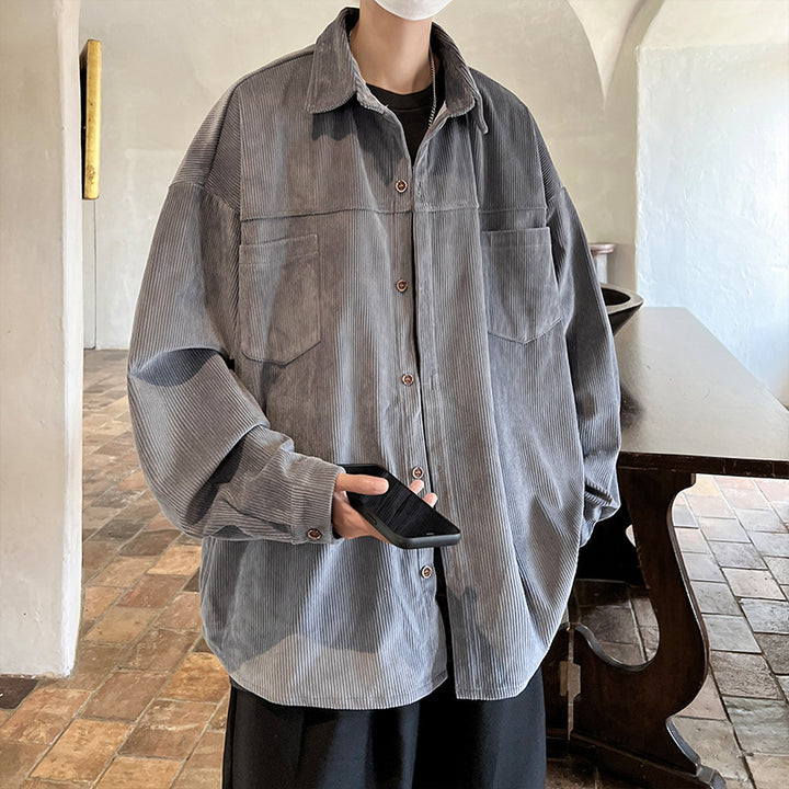 Herren nan oversized Kordhemdjacke mit aufgesetzten Brusttaschen, abgerundetem Saum und lockerer Silhouette Drune
