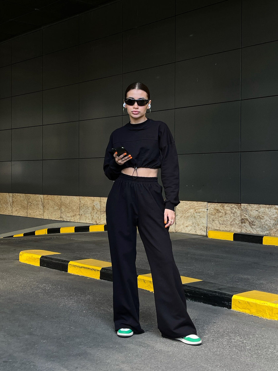 Damen cropped Sweatshirt und weit geschnittene Jogginghose Set Drune