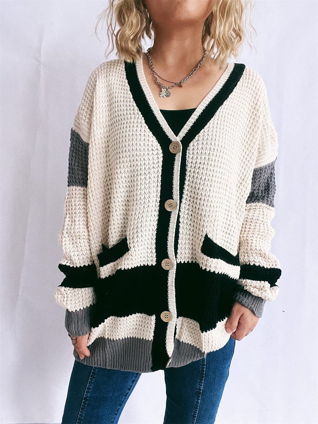 Damen Strickjacke mit modernen Streifenmustern und praktischen Taschen Drune