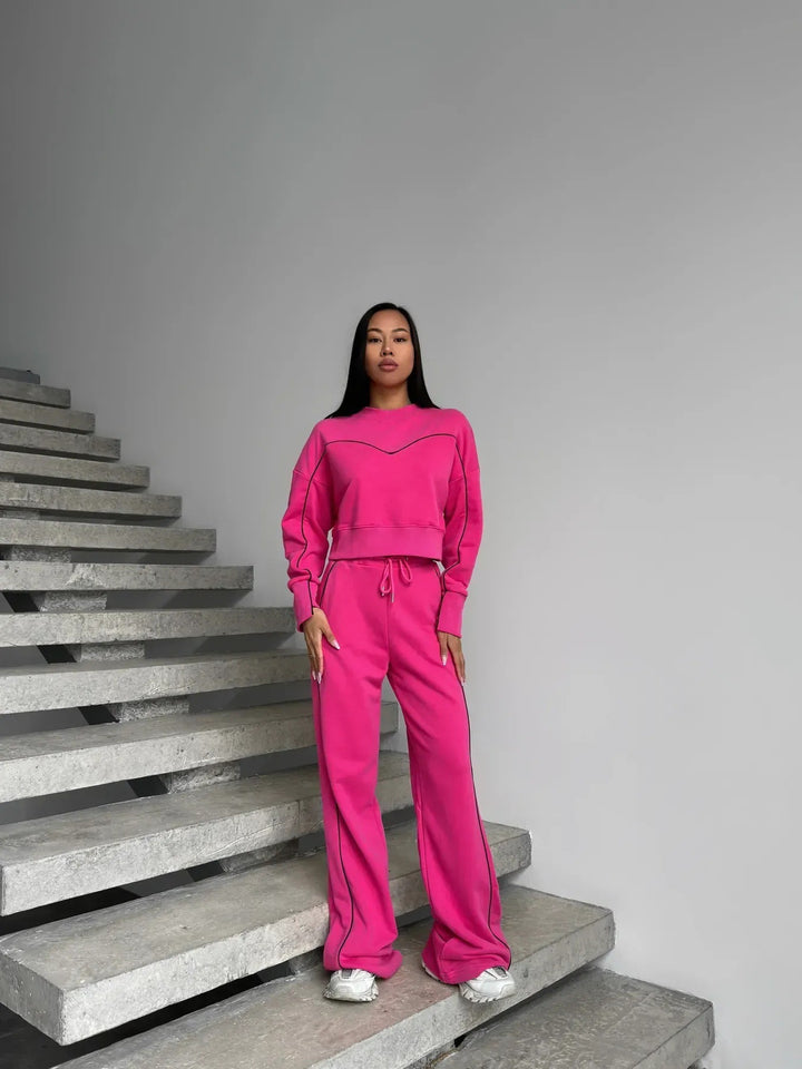 Damen sportliches Lounge-Set mit weitem Schnitt und seitlichen Streifen