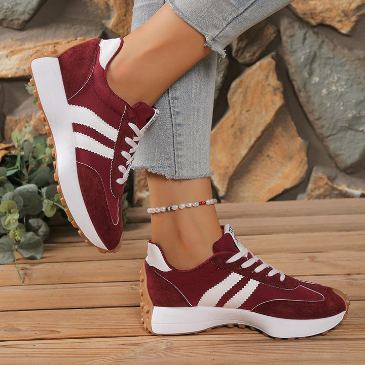 Damen nan retro-inspirierte Plateausneaker aus Veloursleder-Optik mit profilierter Gummisohle Drune