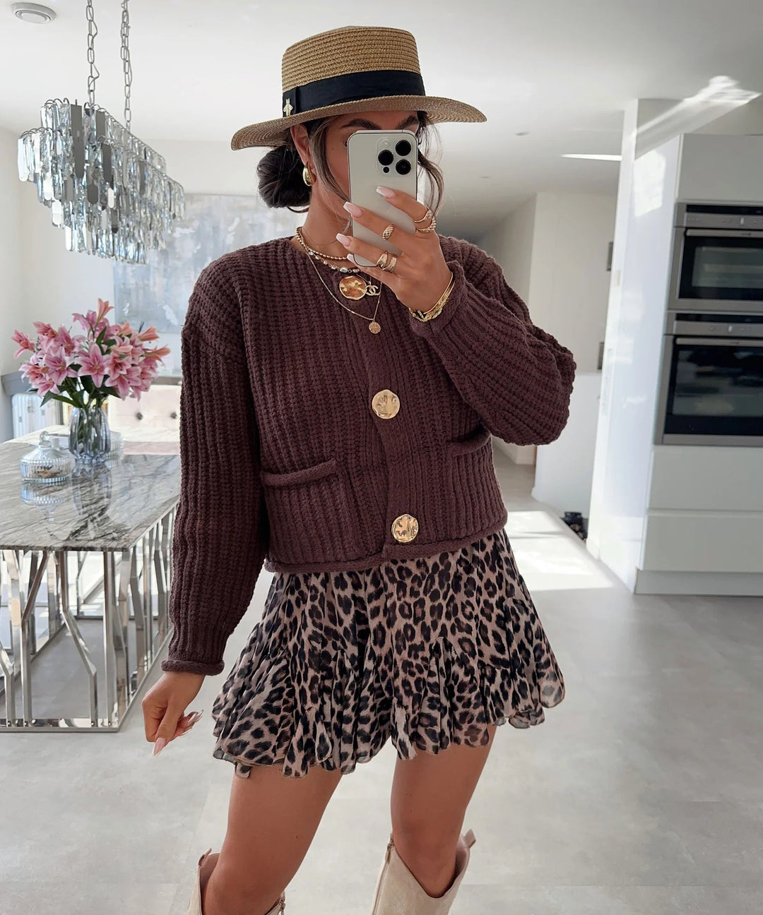 Damen kuschelige Strickjacke mit goldenen Knöpfen und Taschen Drune