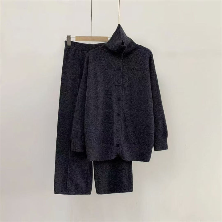 Damen Strickensemble mit modernem Stehkragen und komfortabeler Knopfleiste Drune