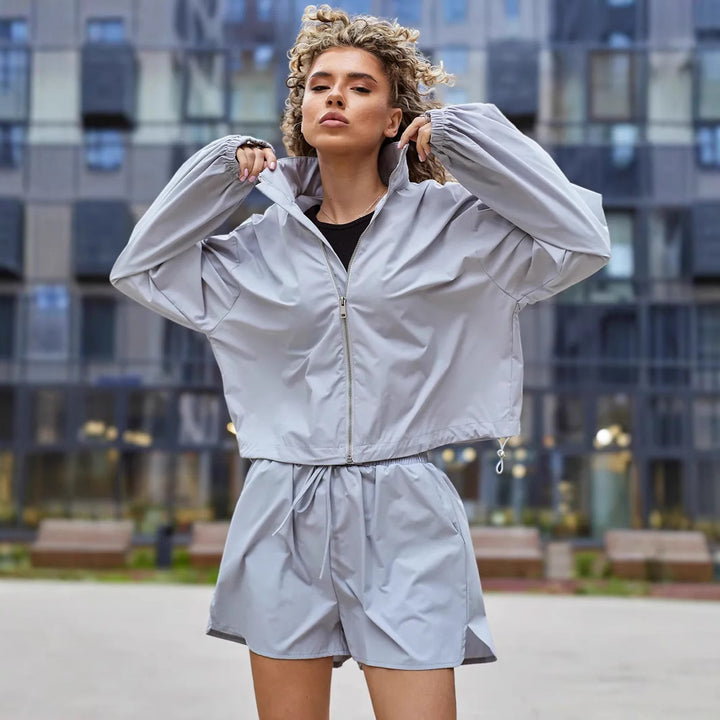 Damen modisches Sportset mit blousonartiger Jacke und lässigen Shorts Drune