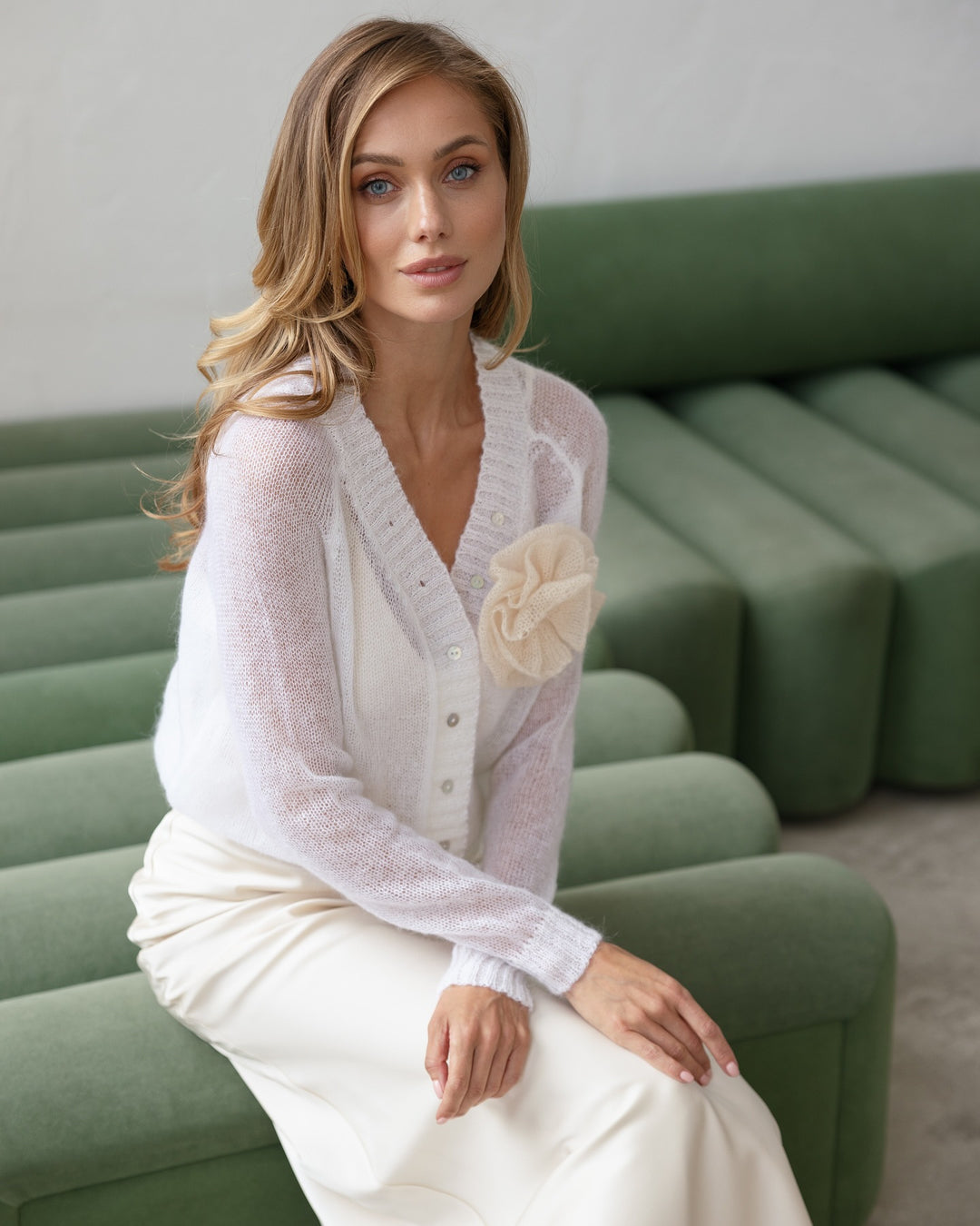 Damen Strickjacke mit tiefem V-Ausschnitt und praktischen Taschen Drune