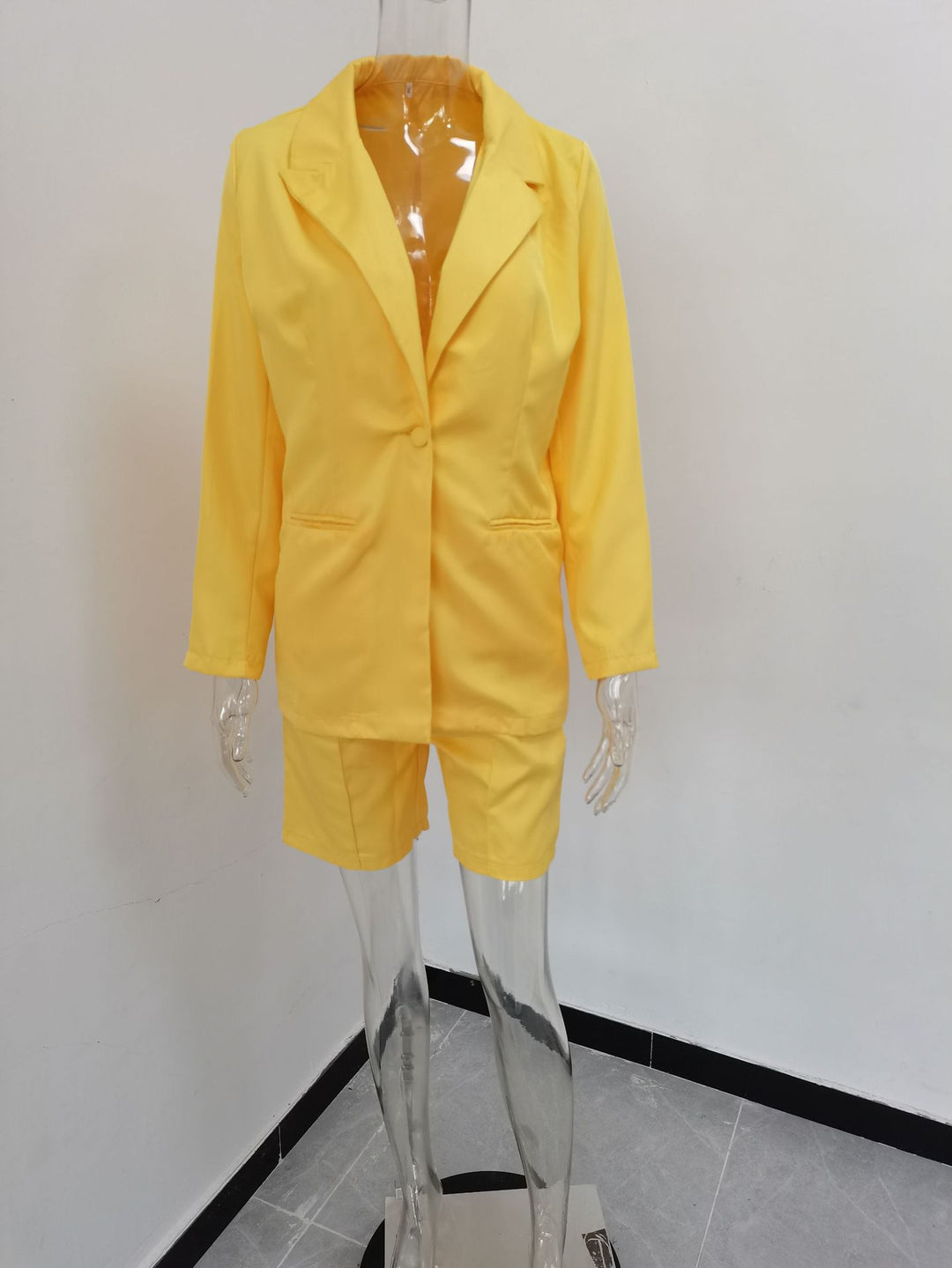 Damen elegantes Blazer-Set mit kurzen Hosen und feinen Details Drune