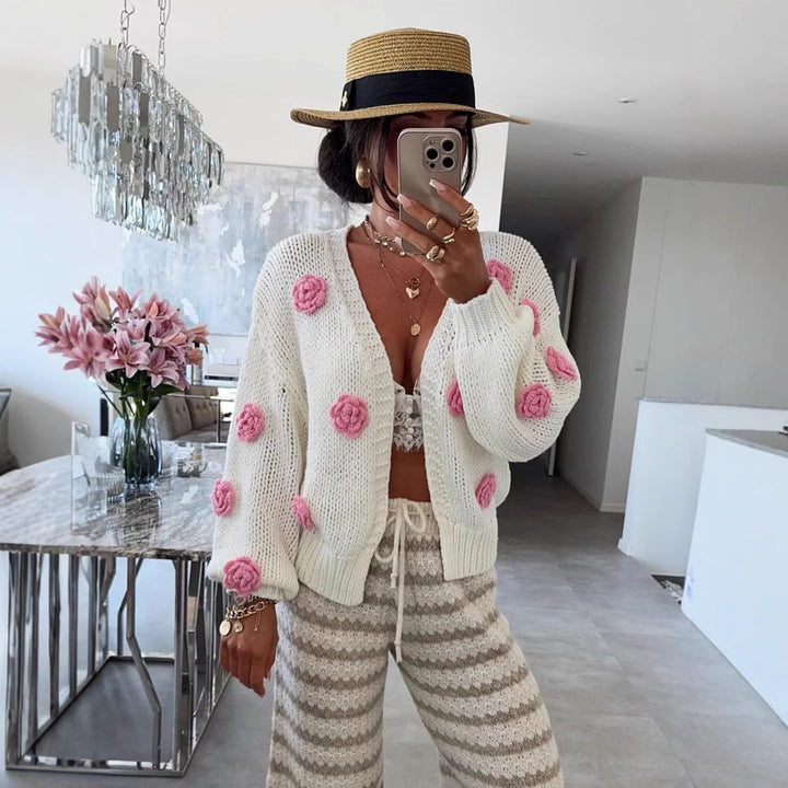 Damen luftige Strickjacke mit bunten Blumenapplikationen Drune