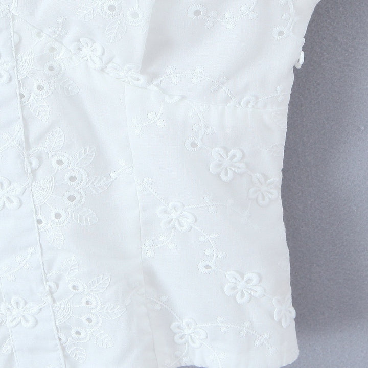 Damenoberteil mit floralem Stickdesign und romantischem Rüschenausschnitt Drune