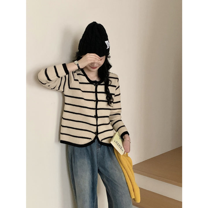 Damen Strickjacke mit gestreiften Design und eleganten Knopfdetails Drune